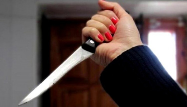 عاملة في منزل تقتل صاحبتها بطريقة بشعة وتفر بالهروب
