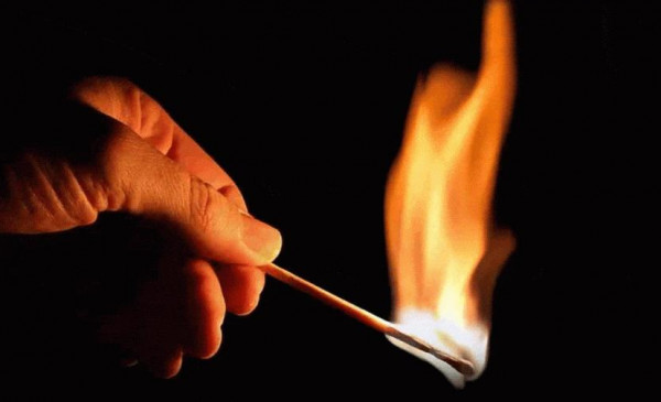 مصر.. مراهقين ينهون حياة شاب حرقًا ويفرون بالهروب