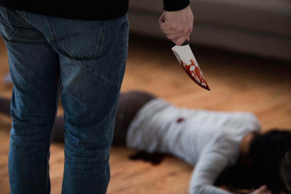 عشريني ينهي حياة شقيقته بسكين حادة بسبب فشلها بالزواج