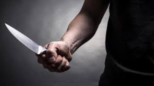 ثلاثيني يقتل شقيقه بعدة طعنات ويلقيه في المقبرة
