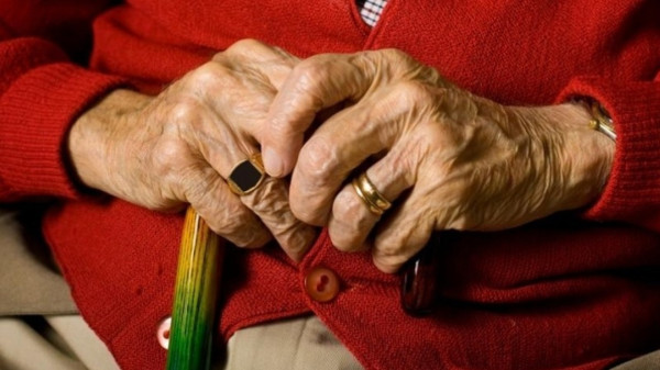 القبض على تسعيني بعدا قطع جثة زوجته المسنة