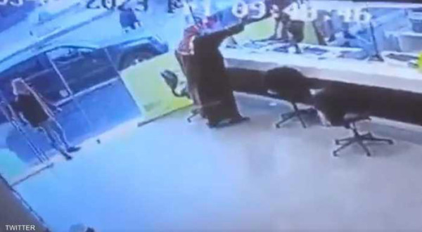 بمسدس بلاستيكي.. محاولة سطو على محل صرافة بالأردن