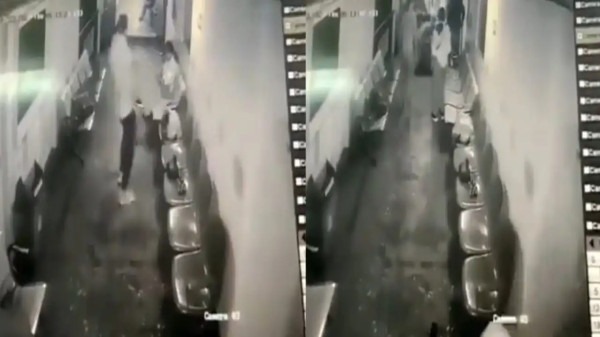 رجل إندونيسي يحمل زوجته ويرميها بعرض البحر في مشهد صادم