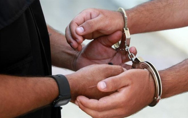 بالفيديو.. القبض على مواطن روسي ينصب على الناس بطريقة غريبة