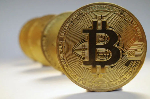أميركية تدفع لمجرم بعملة البتكوين لقتل طليقها