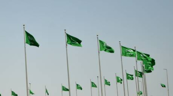 طريقة مأساوية.. مواطن سعودي يخنق زوجته حتى الموت
