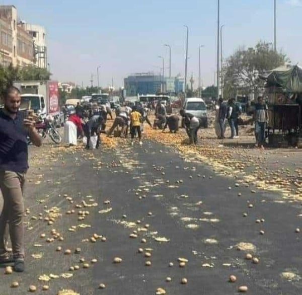 سرقة شاحنة محملة بالبطاطس في مصر وسط النهار.. والسلطات تتحرك