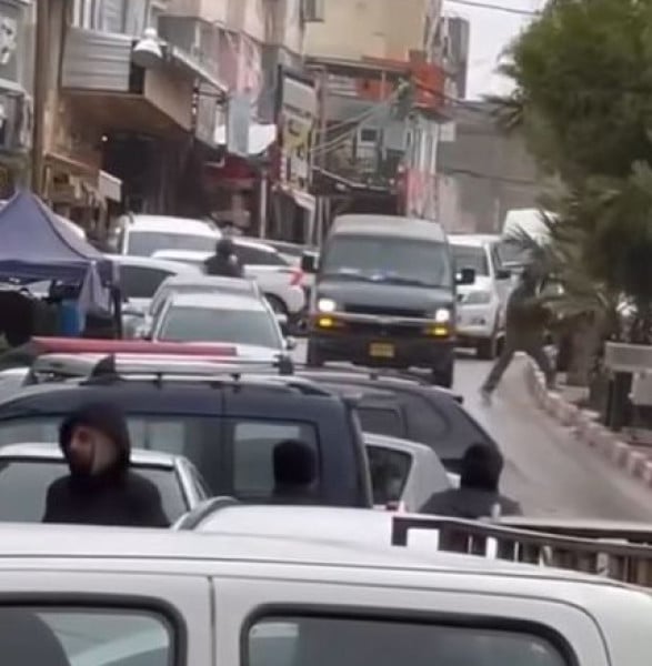 القبض على عصابة تنكرت بزي الاحتلال ونفذت سطوًا مسلحًا في الظاهرية على محل ذهب