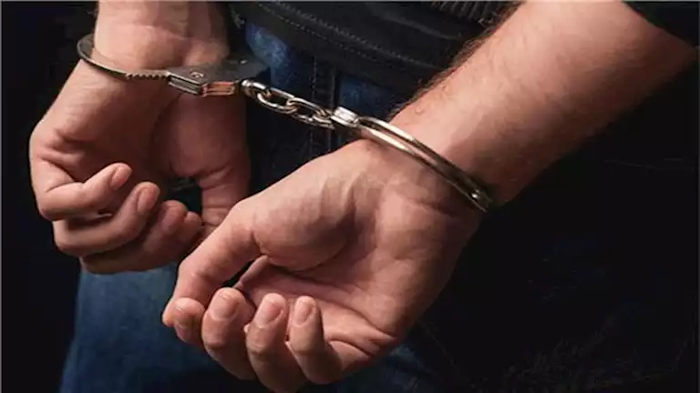 القبض على محامِِ بتهمة قتل والدته داخل منزلها بالإسماعيلية