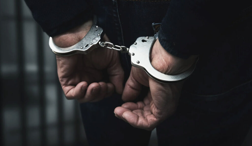 القاهرة: توقيف شاب بعد طعن خطيبته السابقة أمام منزلها